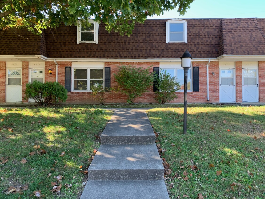 Townhouse Front - 4418 Germantown Dr