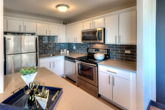 Photo - 1140 S Michigan Ave Apartment