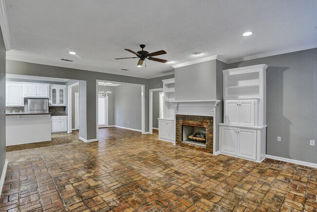 Building Photo - 404 Pine Brake Cir