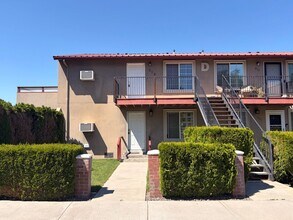 Building Photo - 526 S 40th Ave