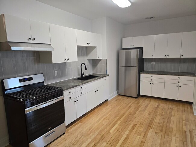 Foto del edificio - 2896 S Archer Ave