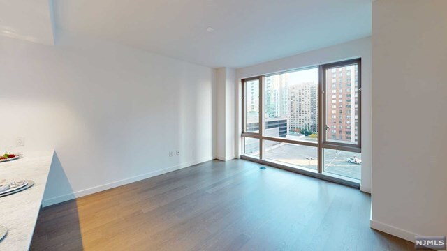 Foto del edificio - 75 Park Ln S