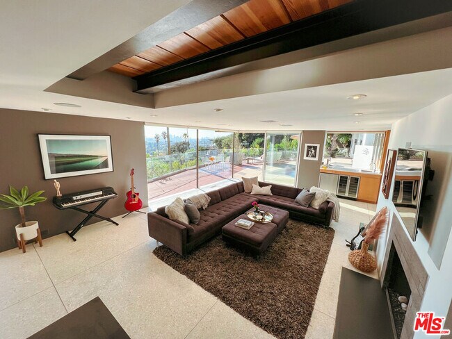 Foto del edificio - 7650 Curson Terrace