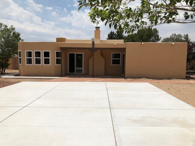 Foto del edificio - 2011 Spruce Needle Rd SE