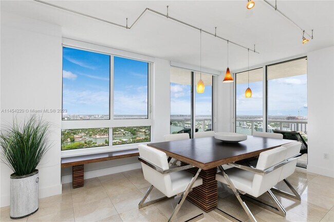 Foto del edificio - 6365 Collins Ave