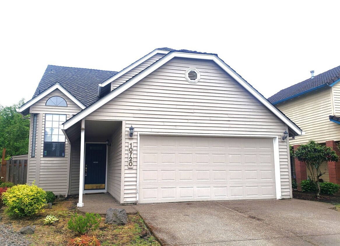 Foto principal - Two Level House in Summer Lake Neighborhood