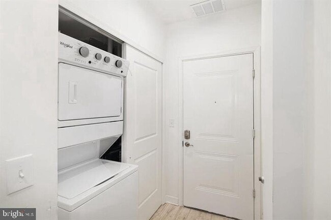 Building Photo - 980 N Marshall St