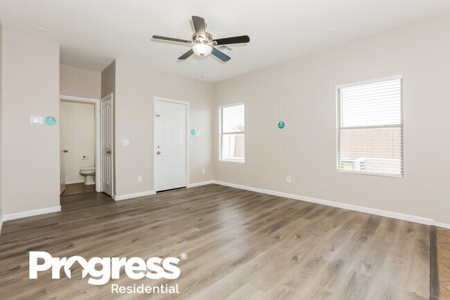 Building Photo - 8461 E Lindner Ave