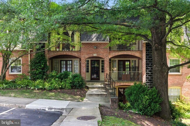Foto del edificio - 8110 Colony Point Rd