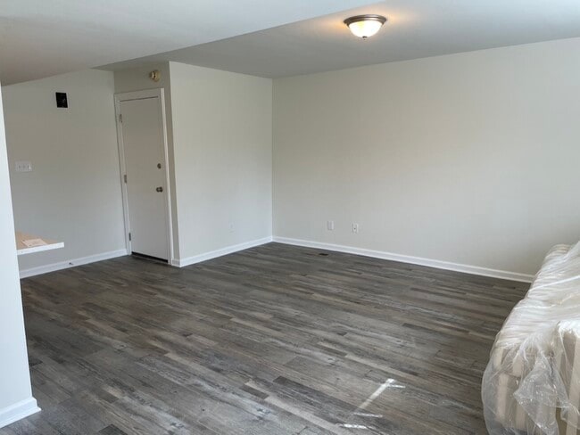 Building Photo - 160 Rockleigh Dr