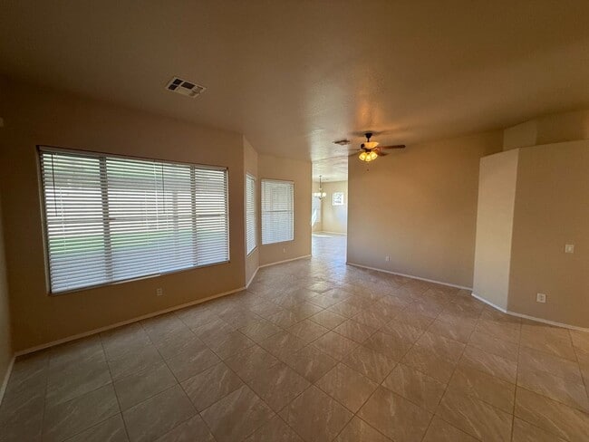 Foto del edificio - 3260 E Isabella Ave