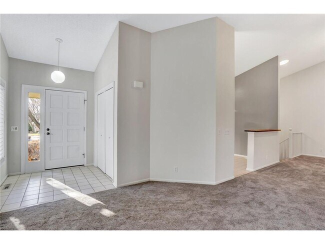 Building Photo - 512 Holly Cir