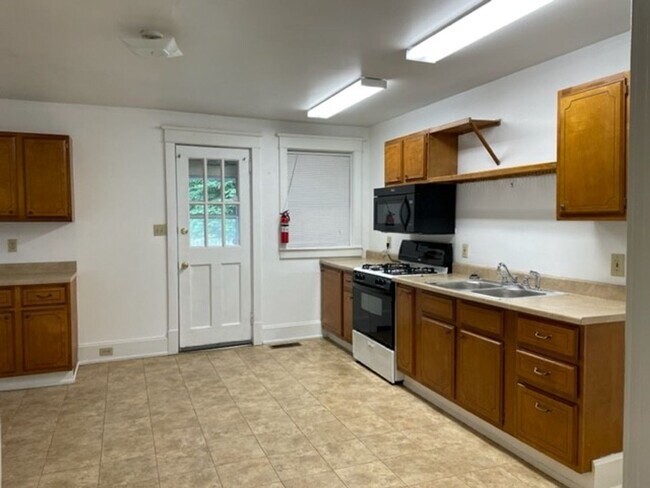 Foto del edificio - 2439 Penn St