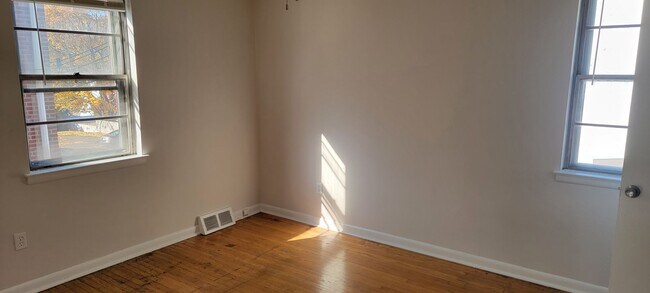 Building Photo - 522 Ryers Ave