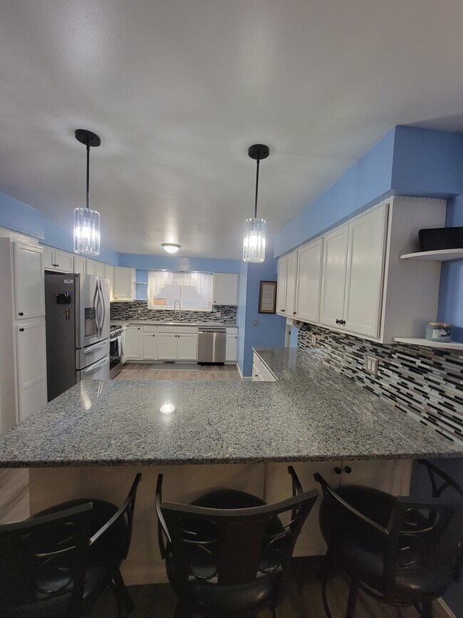 Building Photo - 5166 Dayton Dr