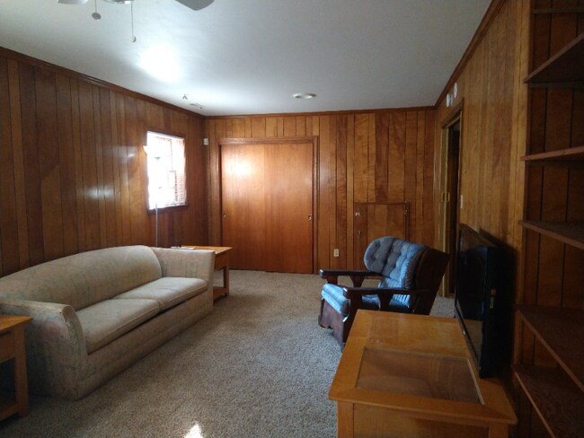 Foto del edificio - 1506 Camelot Cir
