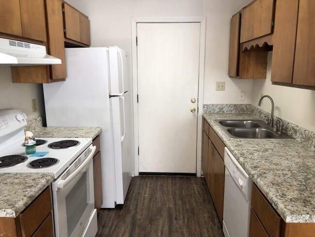 Foto del edificio - 701 Pointe Ct