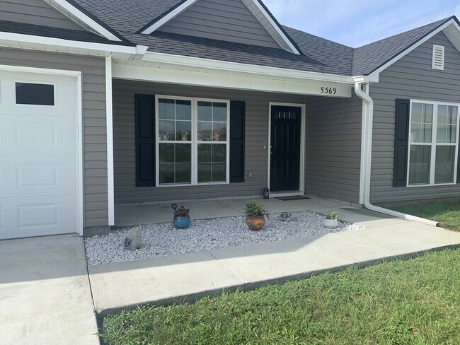 Building Photo - 5369 Branch Point Dr