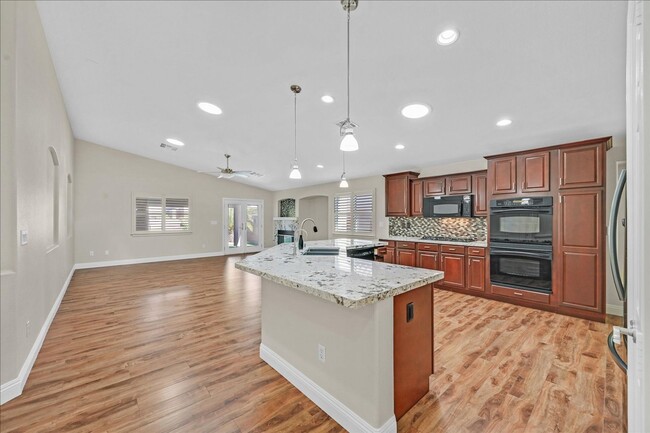 Building Photo - Beautiful Single-Story 3 Bedroom Home in T...
