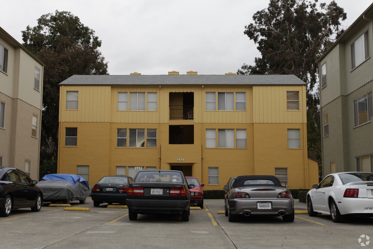 Building Photo - 370 Estudillo Ave