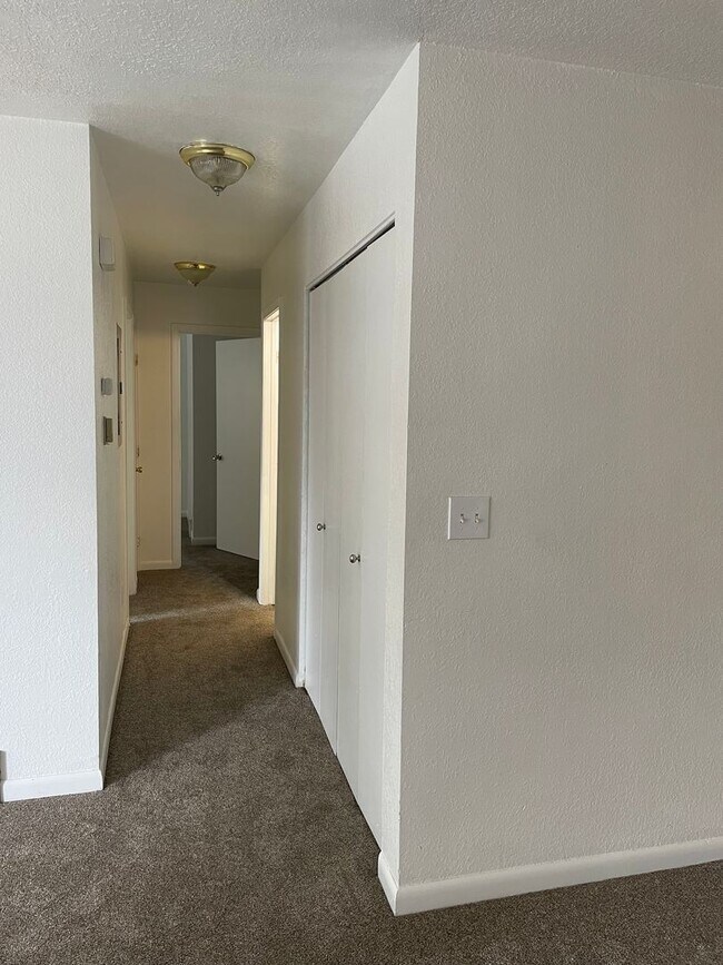 Foto del edificio - 716 30th Ave Ct