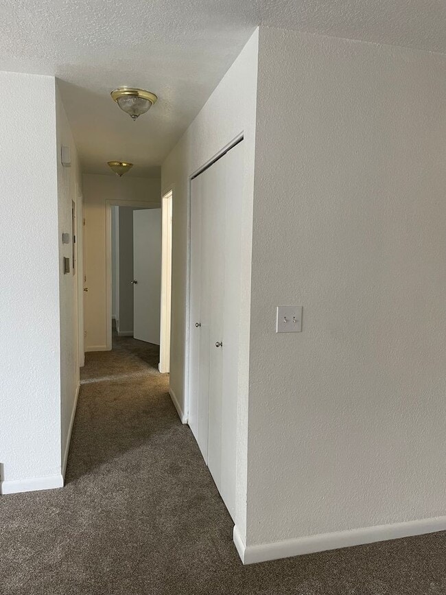 Building Photo - 716 30th Ave Ct