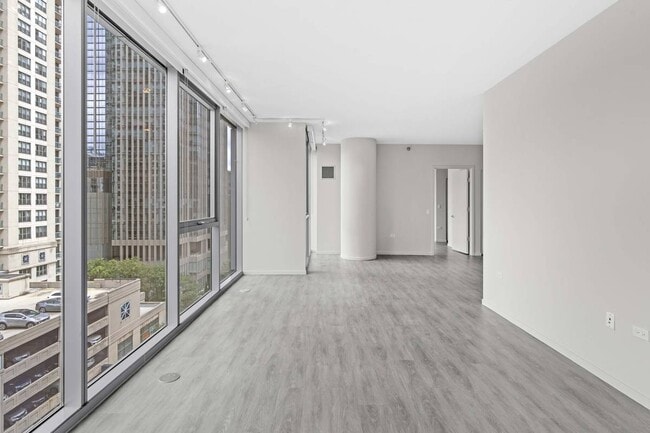 Building Photo - 48 E Huron St