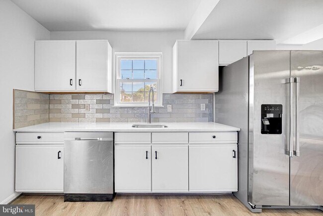 Building Photo - 17515 Sabrina Terrace