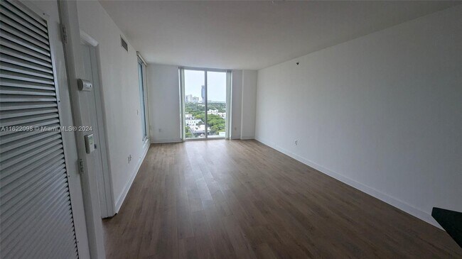 Building Photo - 1401 SW 22nd St