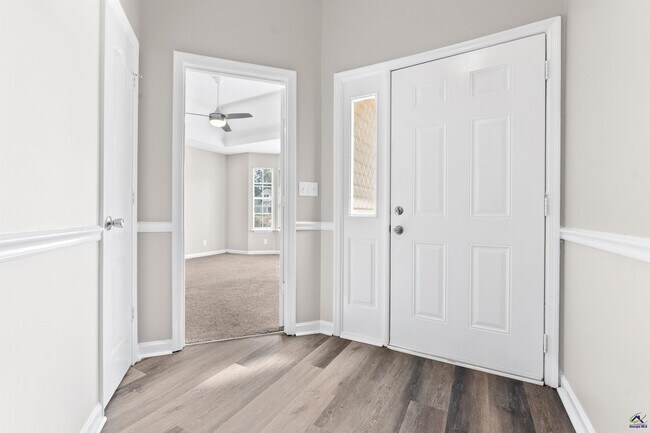 Foto del edificio - 308 Peach Blossom Rd