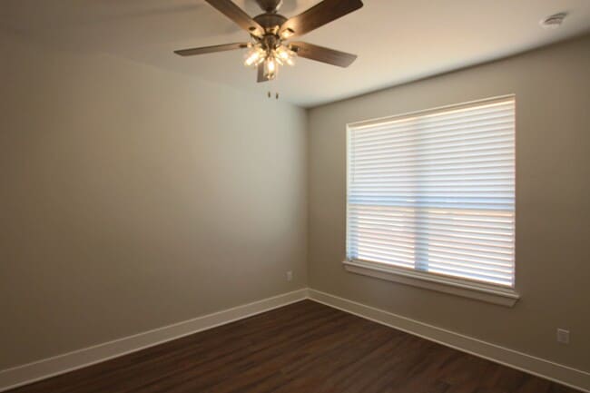 Building Photo - 727 Freedom Way