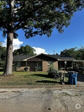 Building Photo - 402 E Pine Ave