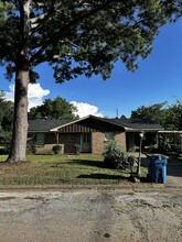 Building Photo - 402 E Pine Ave