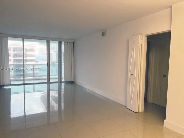 Foto principal - 5161 Collins Ave