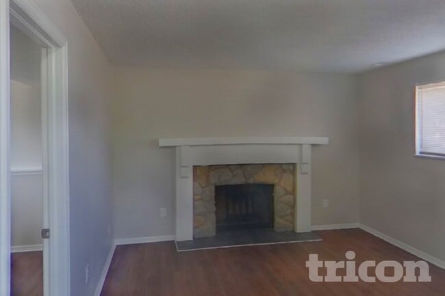 Building Photo - 1046 Nolte Dr W