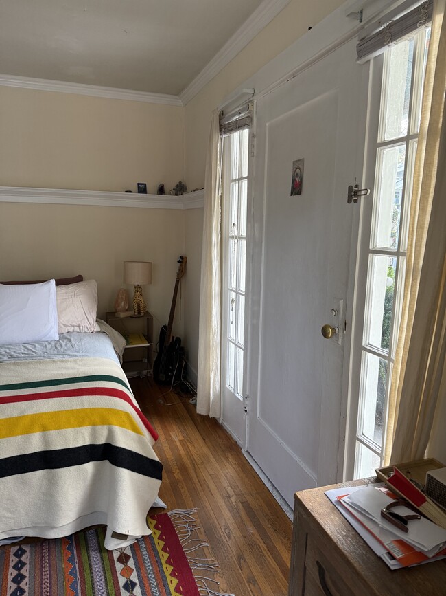 Building Photo - 422 El Centro St