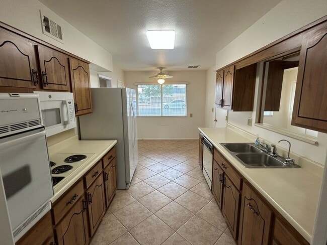 Foto del edificio - 10551 W Prairie Hills Cir