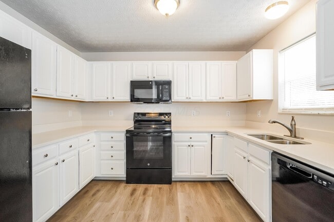 Building Photo - 1599 Covina Dr