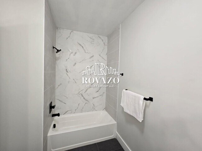 Foto del edificio - 130 Ellis Ave