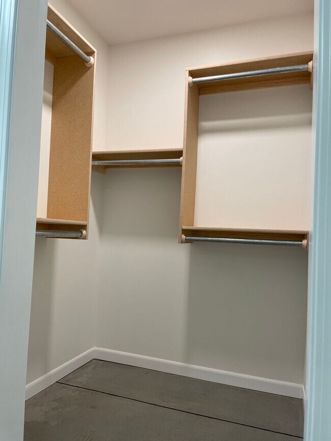 Foto del edificio - Updated  DUPLEX with Garage