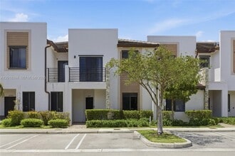 Building Photo - 20714 NE 5th Ct