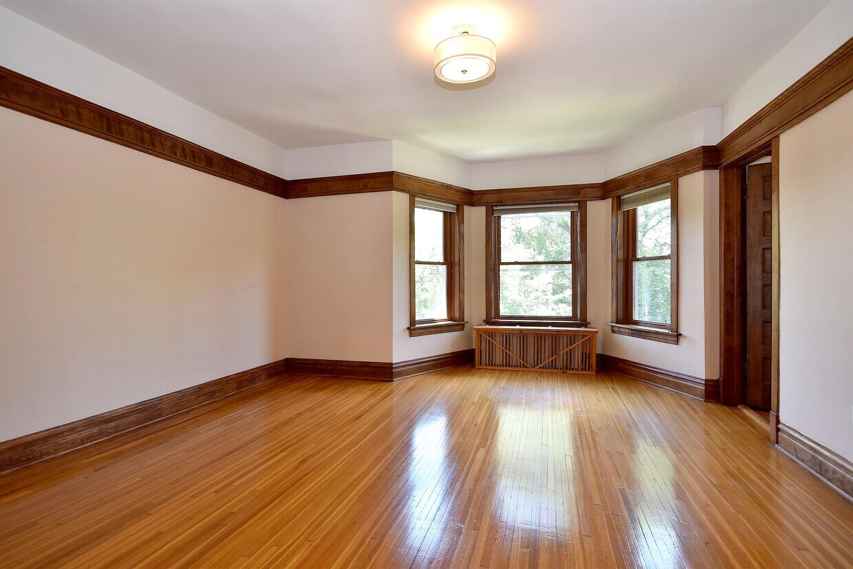 Foto principal - 324 S Ridgeland Ave