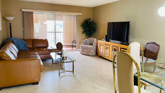 Foto del edificio - 7006 Huntington Ln
