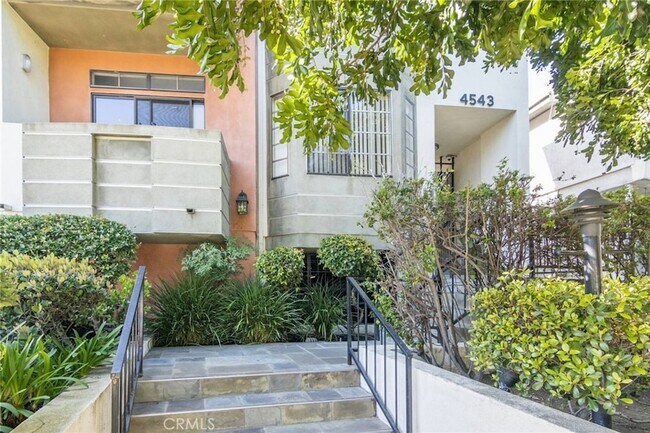 Foto del edificio - 4543 Willis Ave