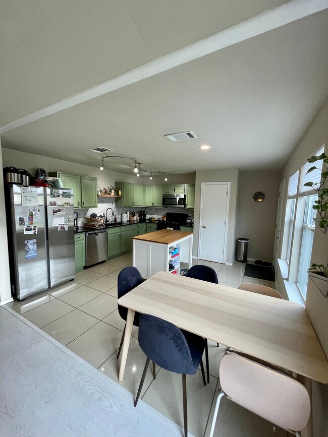 Foto del edificio - 5709 Abby Ann Ln