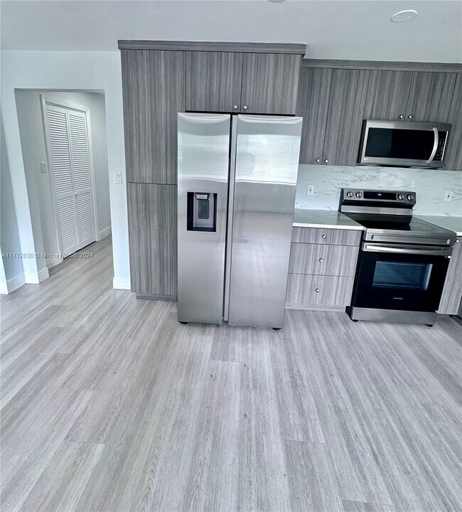 Foto del edificio - 15720 NW 44th Ct