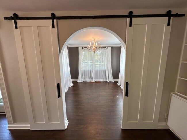 Foto del edificio - 1567 Evergreen Ln