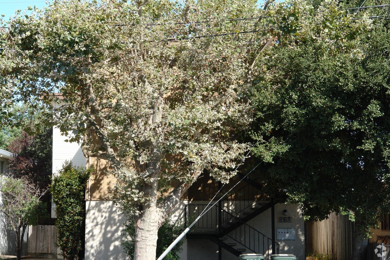 Building Photo - 510 Peninsula Ave