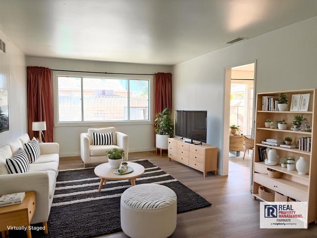Foto del edificio - Pool open Updated kitchen spacious bedroom