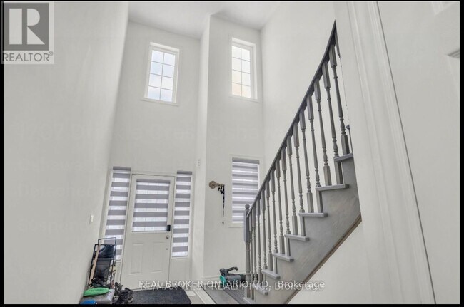 Building Photo - 1207 Drinkle Cres